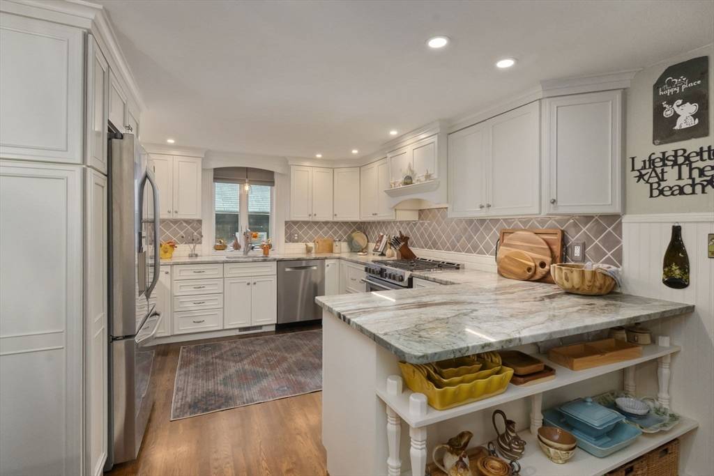 Barnstable, MA 02601,8 Jib Way