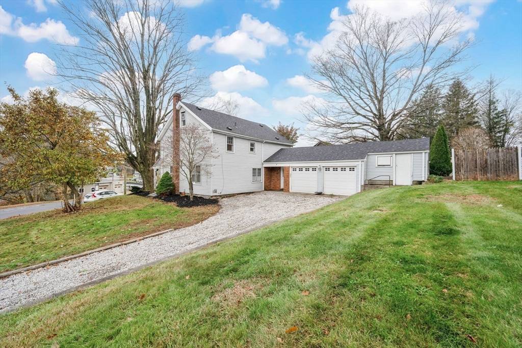 Stafford, CT 06076,4 Leonard Rd