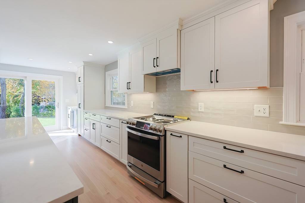 Medway, MA 02053,4 Deerfield Road