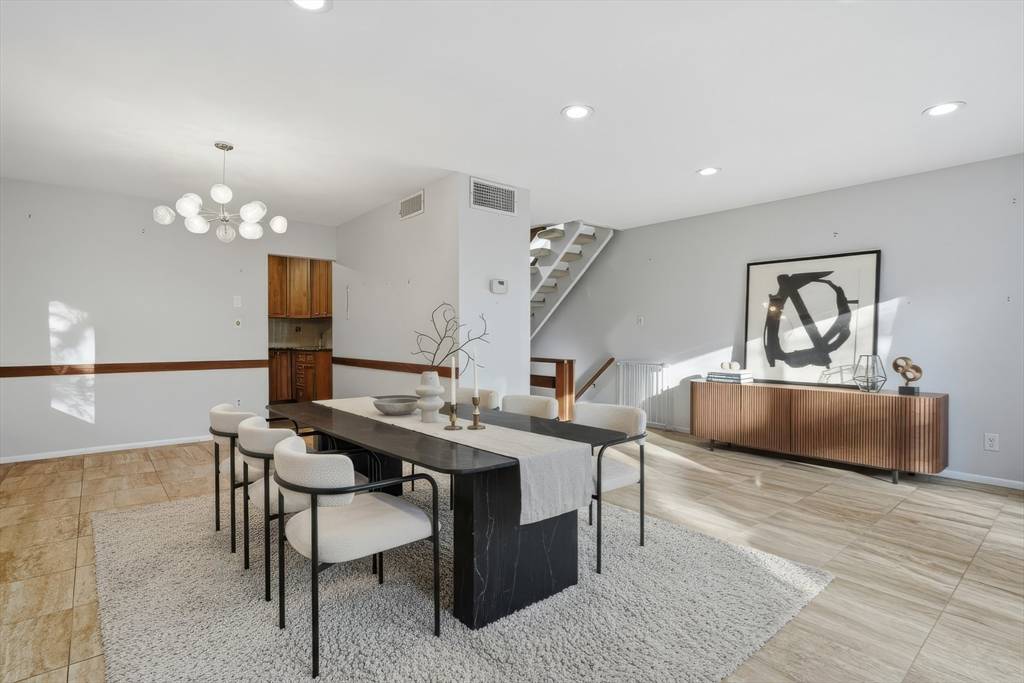 Brookline, MA 02445,184 Rawson Rd