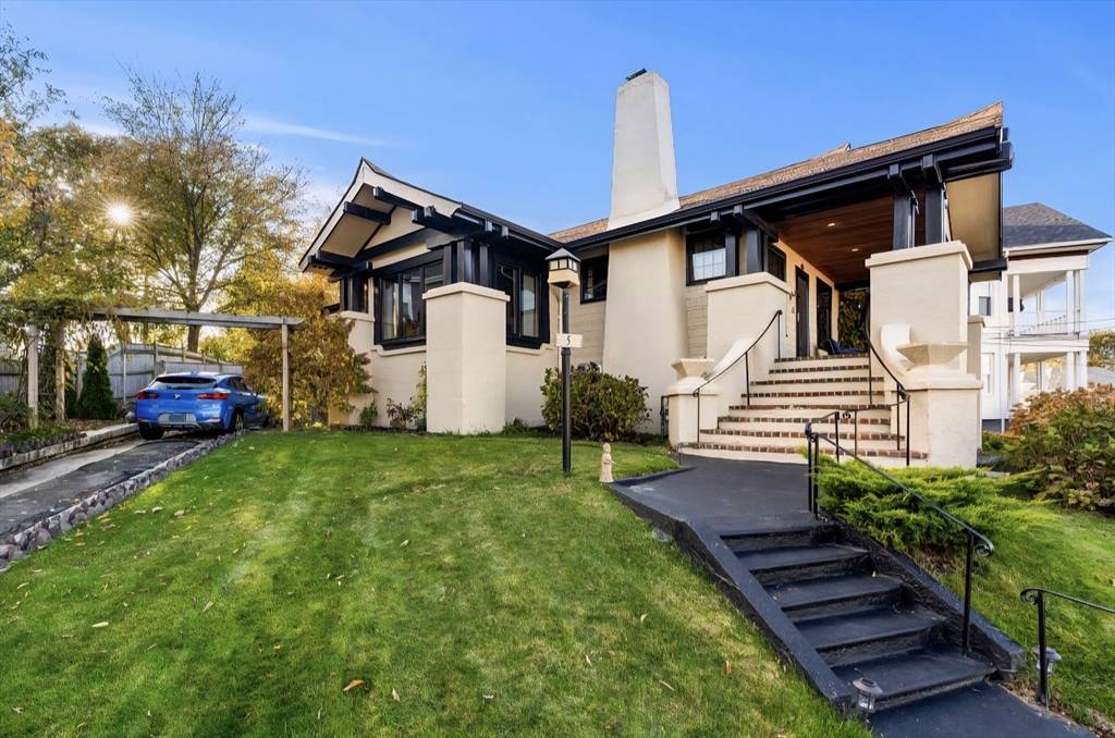 Winthrop, MA 02152,5 Quincy Avenue