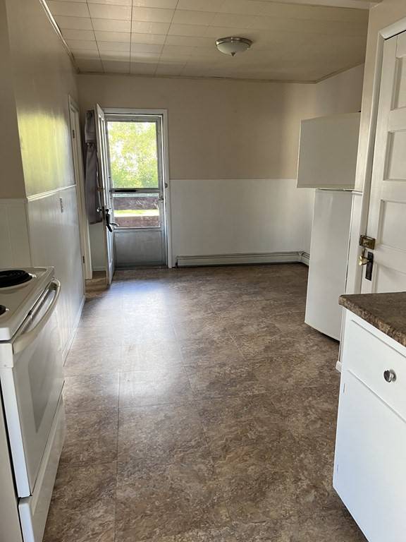 Chicopee, MA 01013,20 Park St #1L