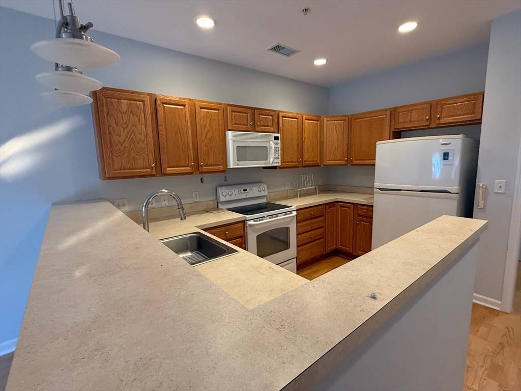 Waltham, MA 02452,107 Clocktower Dr #207