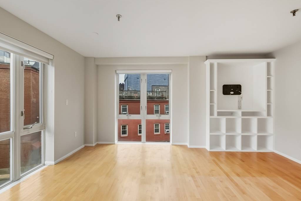 Boston, MA 02113,350 North #300