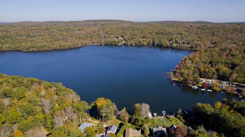 Huntington, MA 01050,105 Norwich Lake