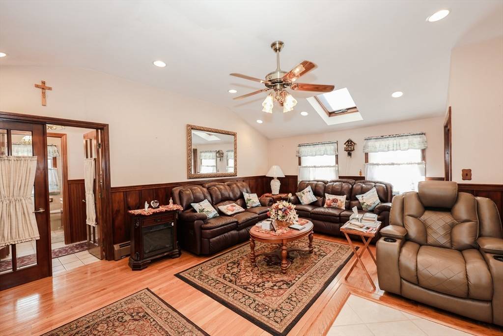 Dracut, MA 01826,121 Old Marsh Hill Rd