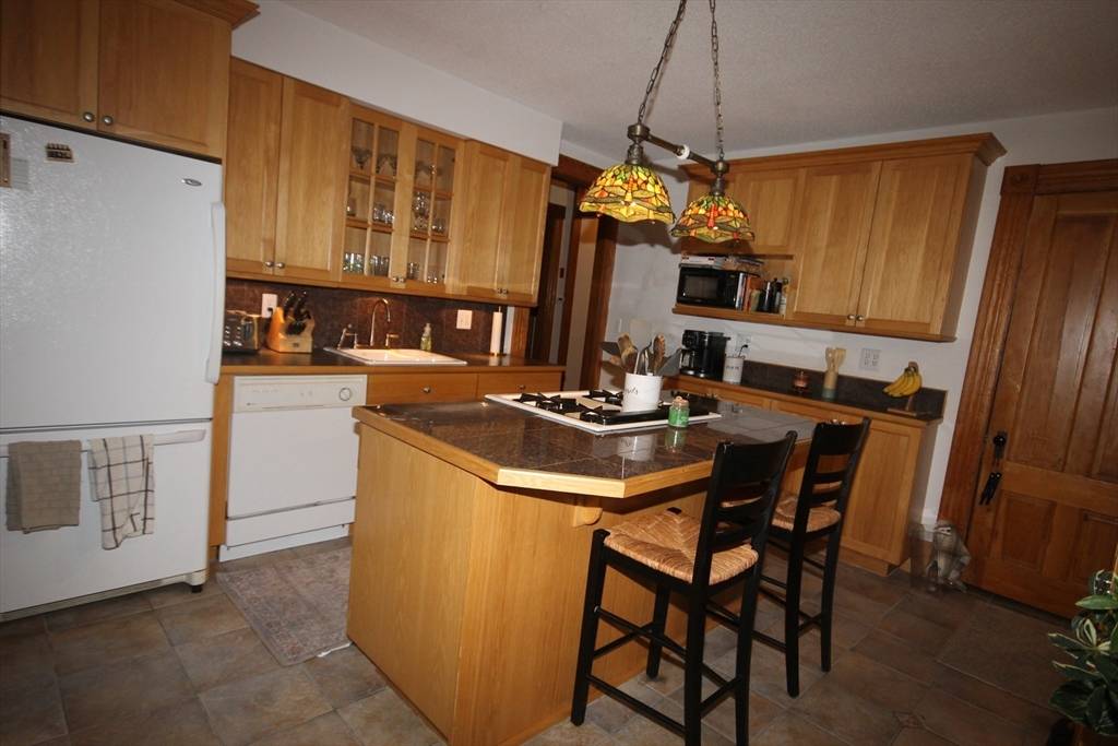 Holyoke, MA 01040,104 Saint James Ave