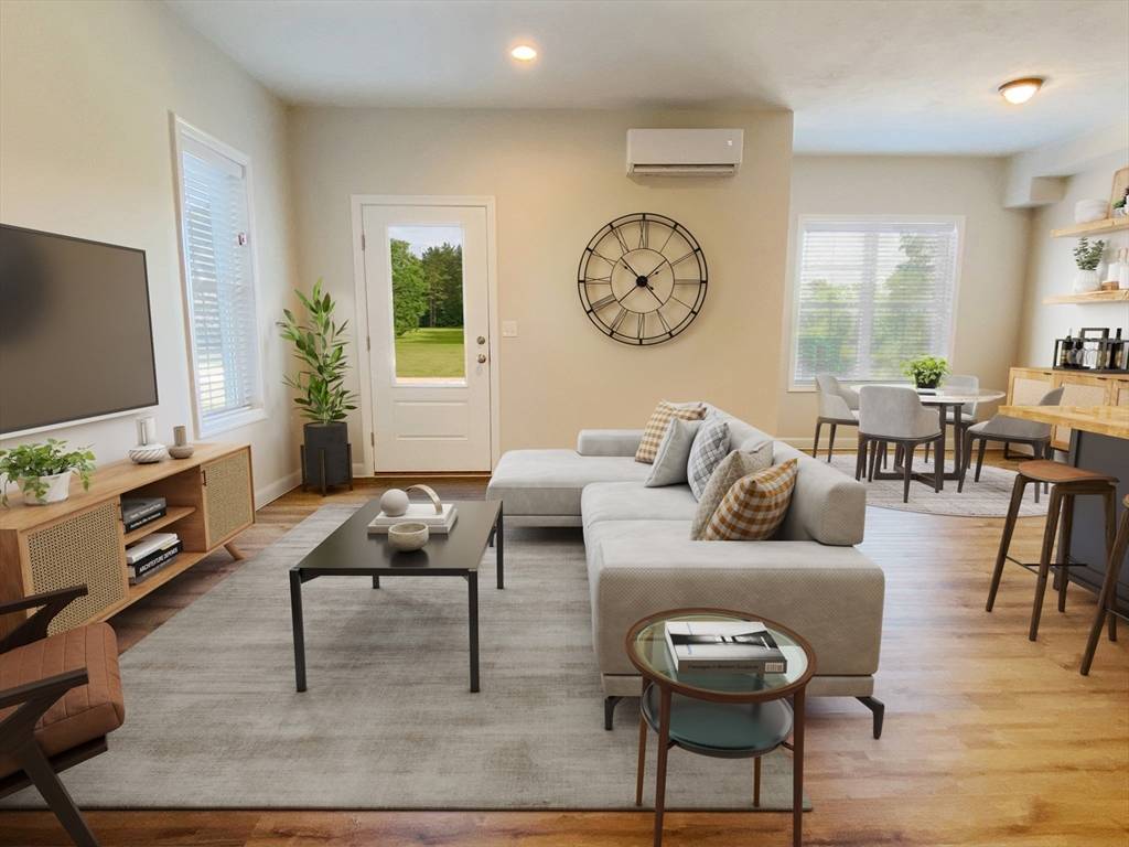 Wrentham, MA 02093,5 Eagle Brook Blvd #95