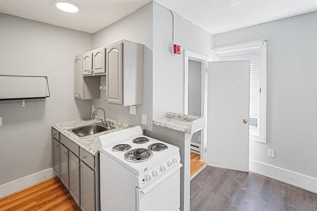 Worcester, MA 01601,24 Charlton Street #7