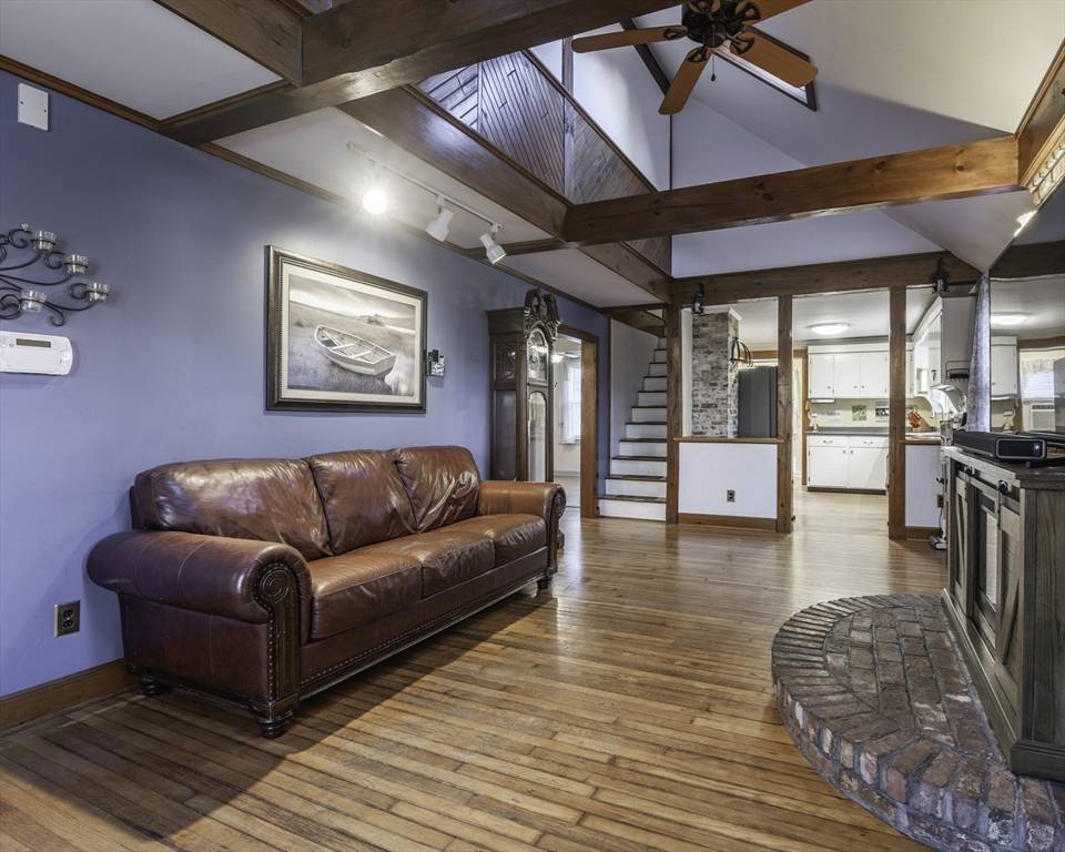 Middleton, MA 01949,39 Central St