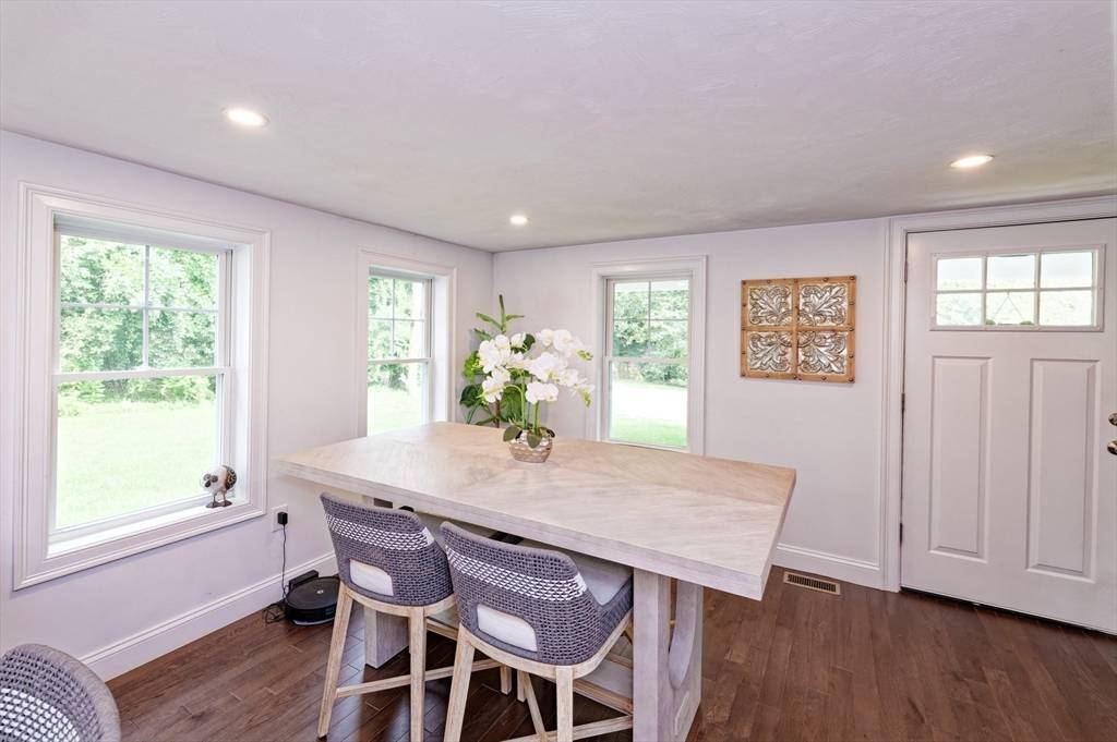 Medway, MA 02053,220 Main St #220