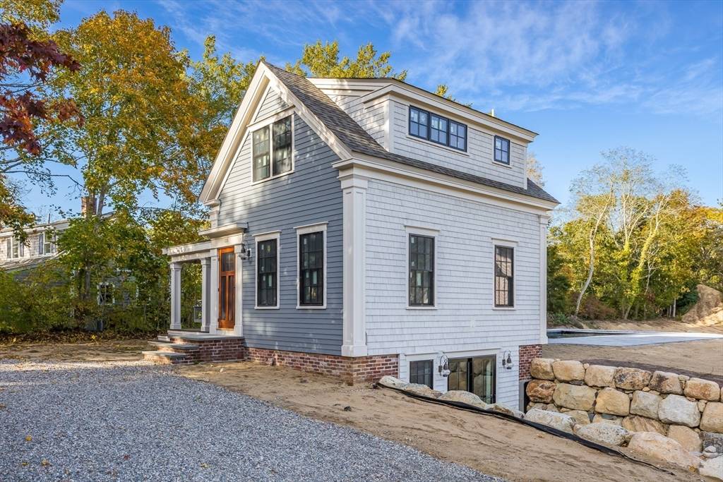 Harwich, MA 02645,106-108 Chatham Road