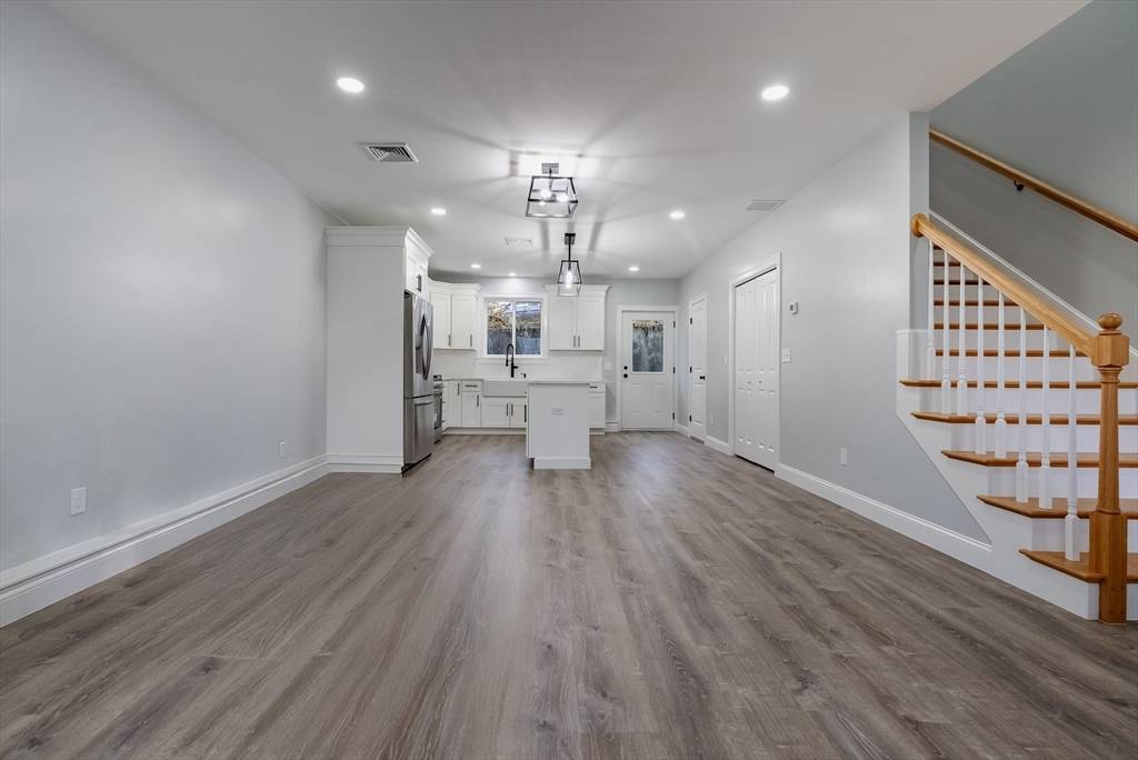 Fall River, MA 02723,219 Earle St #3