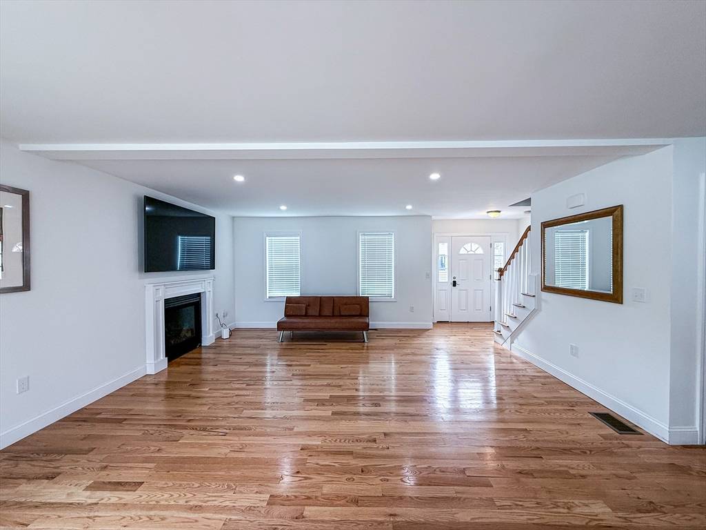 New Bedford, MA 02745,11 Farland Cir