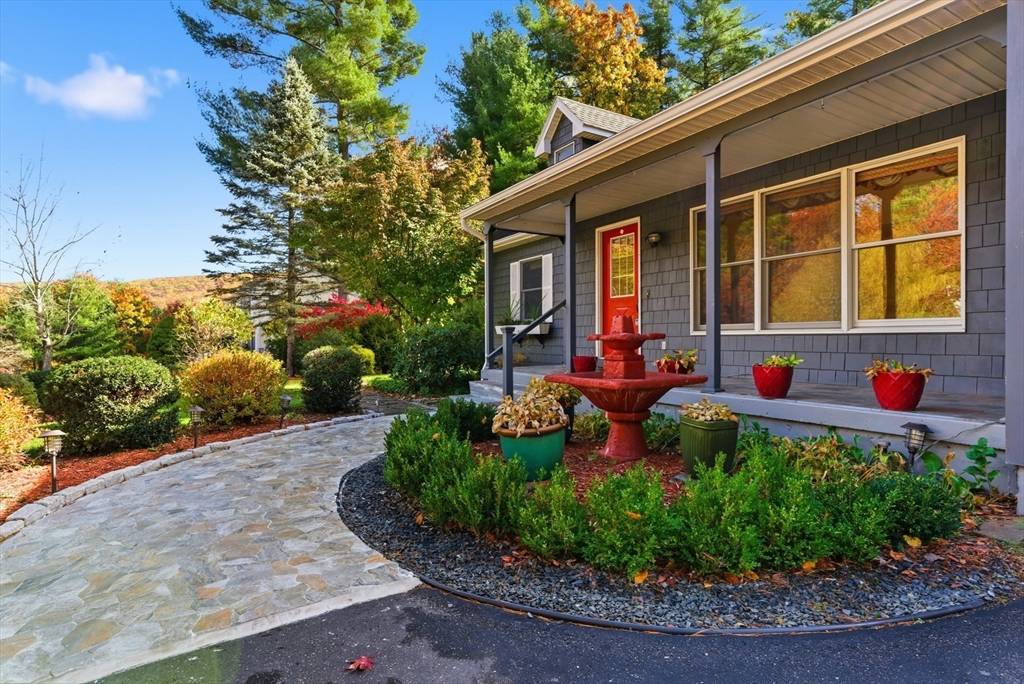 Easthampton, MA 01027,6 Emily Ln