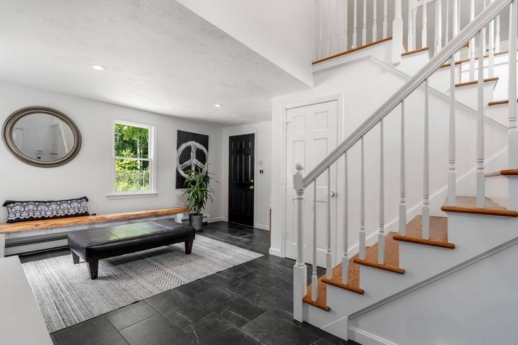 Rochester, MA 02770,9 Mayflower Ln