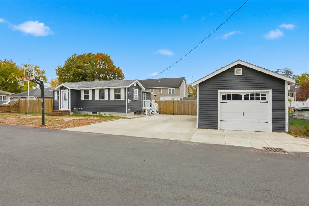 Methuen, MA 01844,16 Farley St