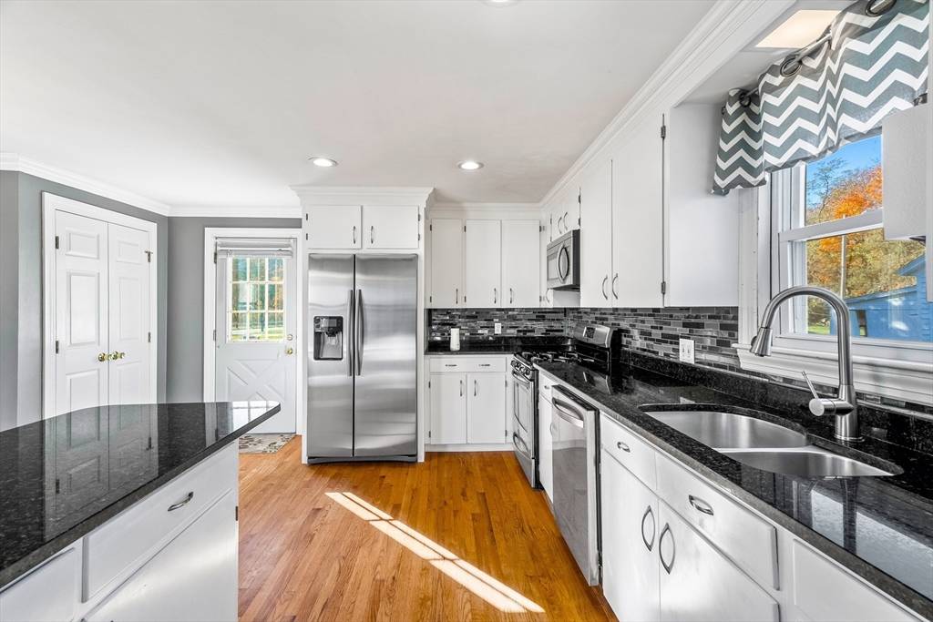 Swansea, MA 02777,194 Hortonville Rd