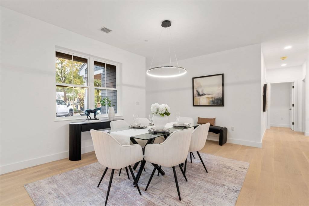 Wellesley, MA 02482,16 Stearns #301