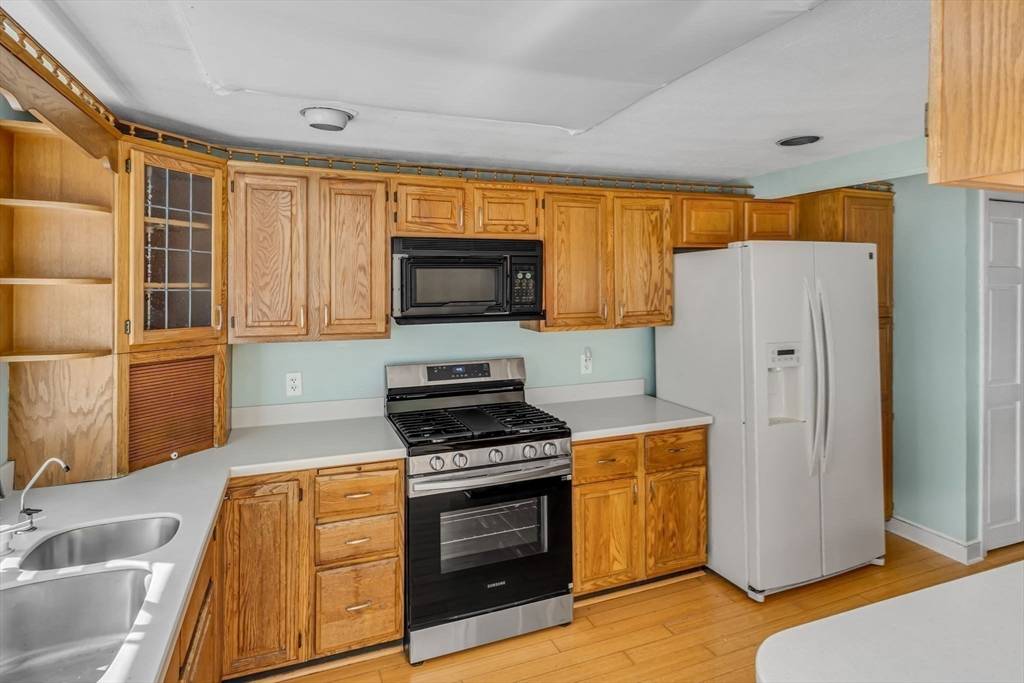 Medway, MA 02053,85 Fisher St