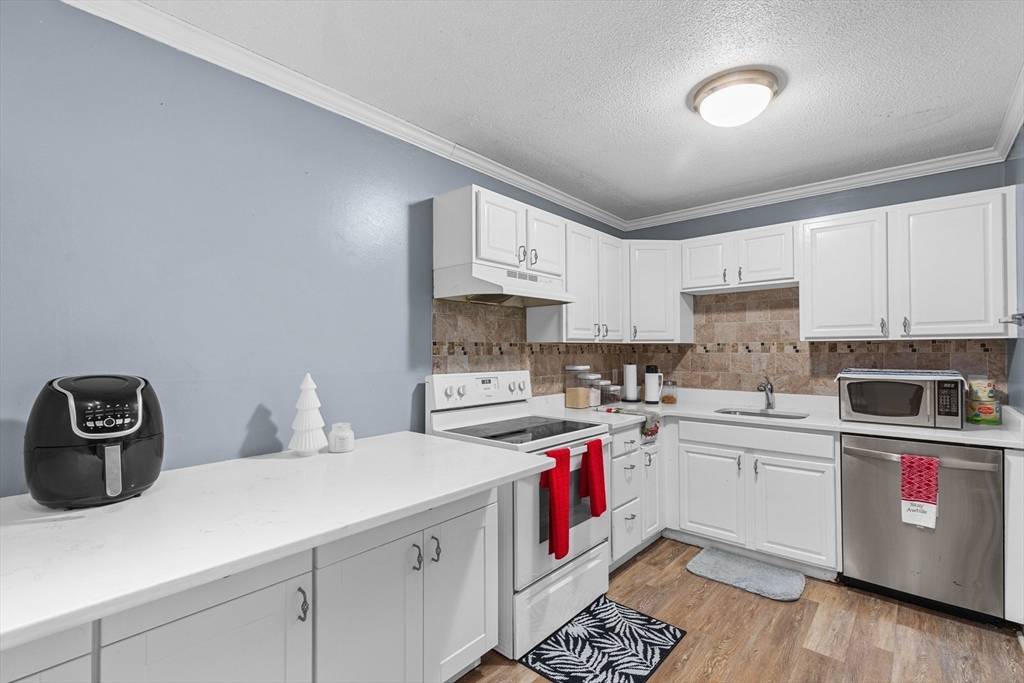 Plymouth, MA 02360,1 Chapel Hill Dr #2