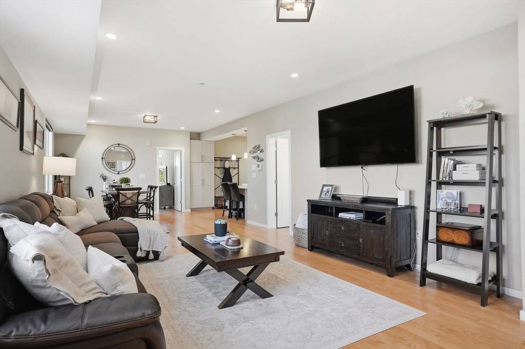 Boston, MA 02125,246-4 Boston St #4