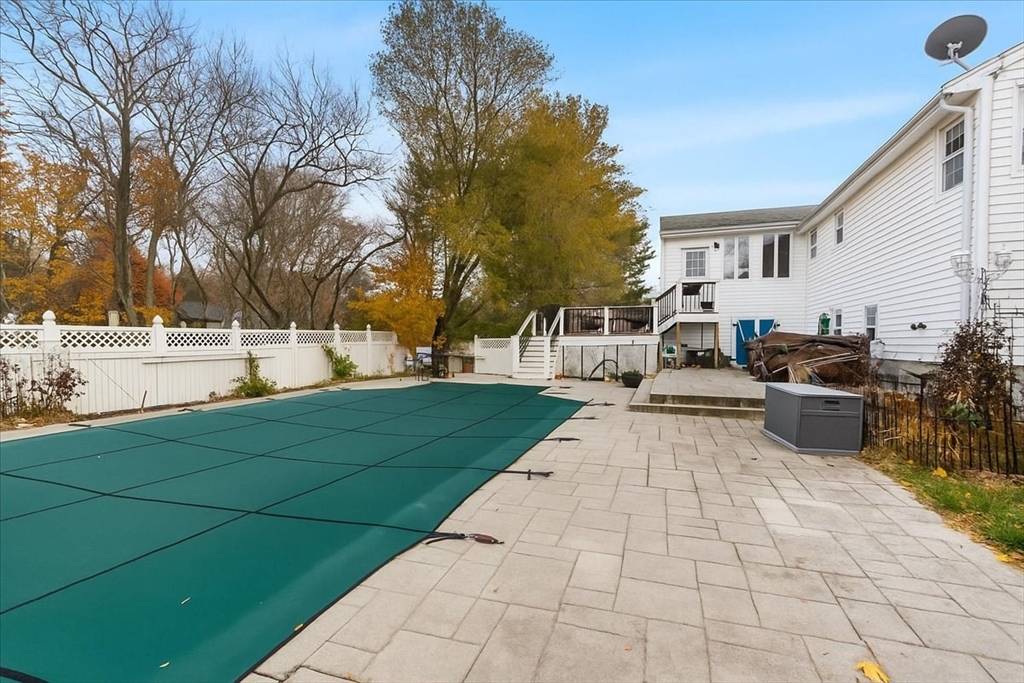 Raynham, MA 02767,107 Ann St