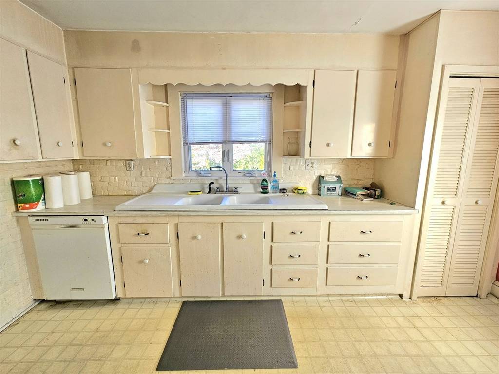 New Bedford, MA 02740,39 Edward St