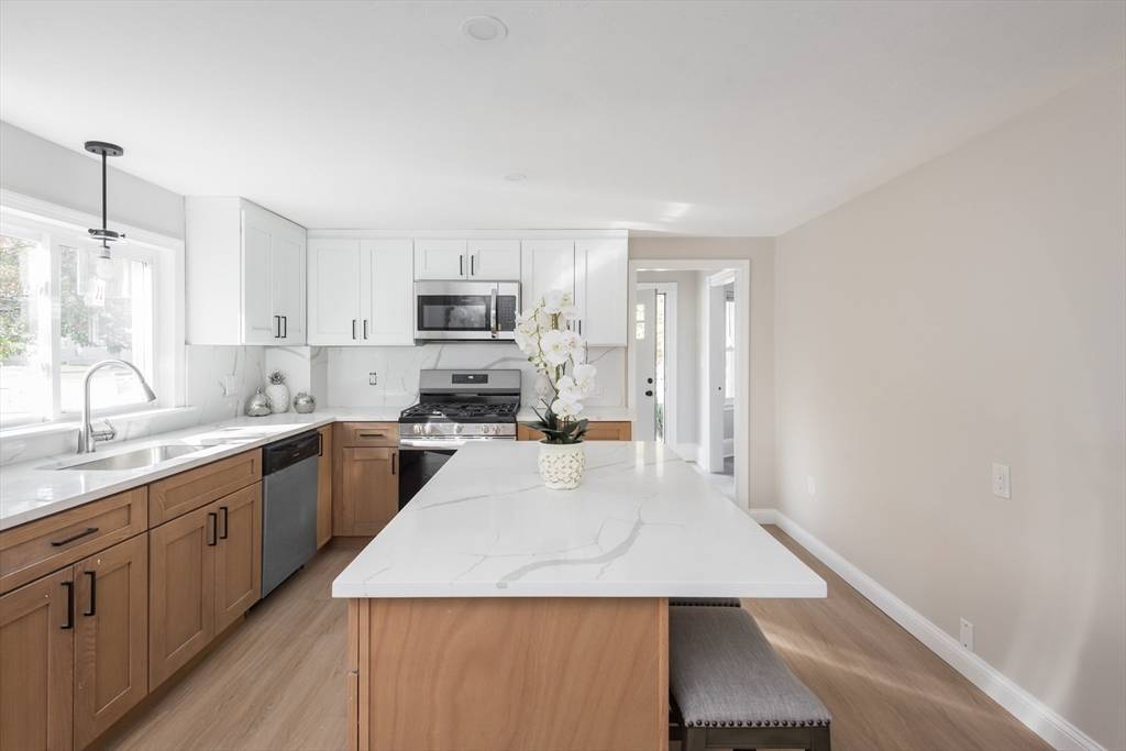 Abington, MA 02351,1085 Bedford St