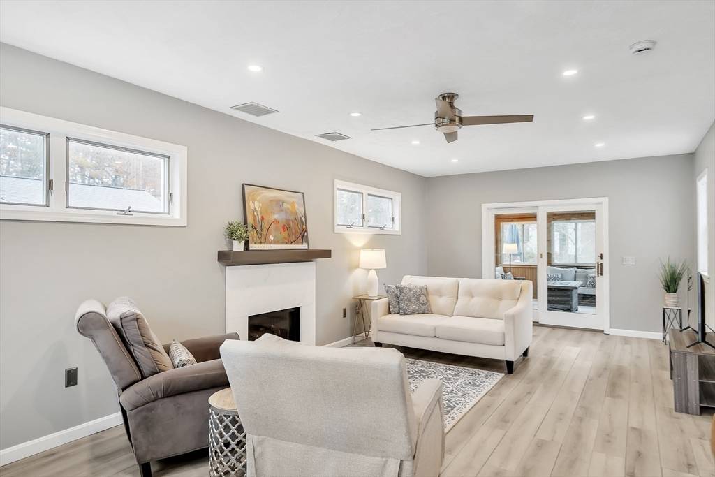 11 Violet Rd Burlington, MA 01803