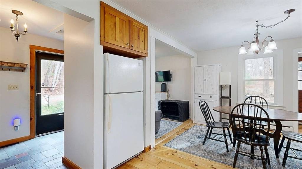 West Brookfield, MA 01585,8 Juniper St