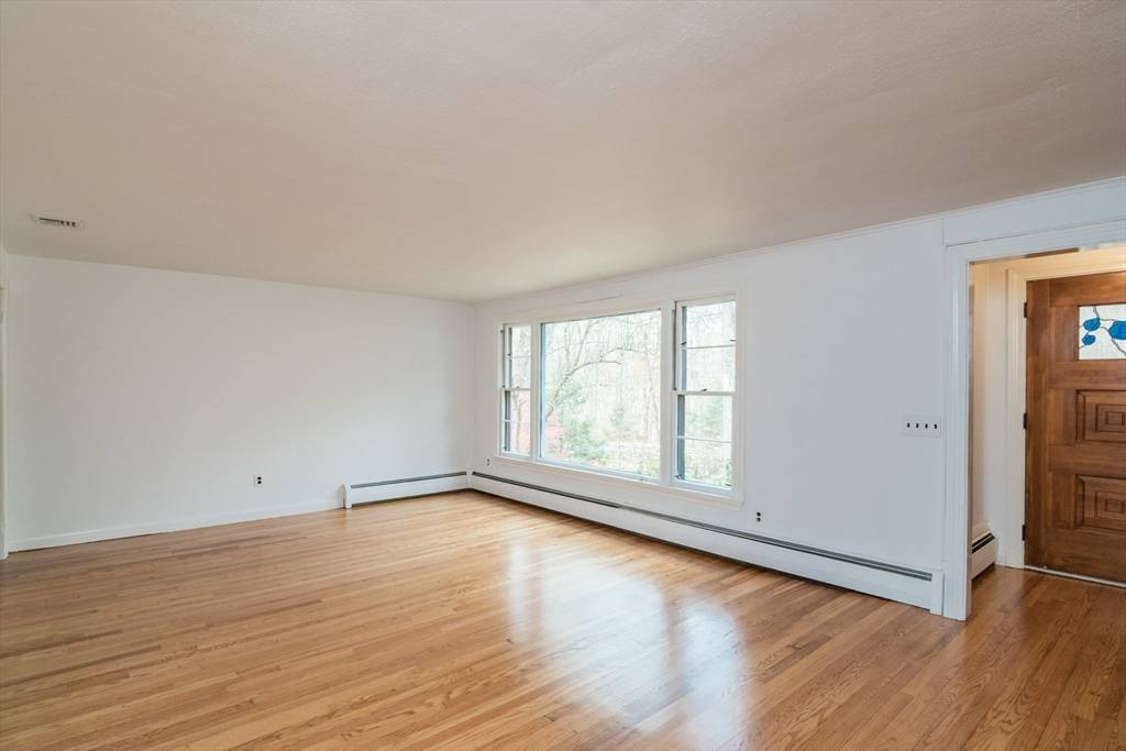 Hadley, MA 01035,34 Hockanum Rd