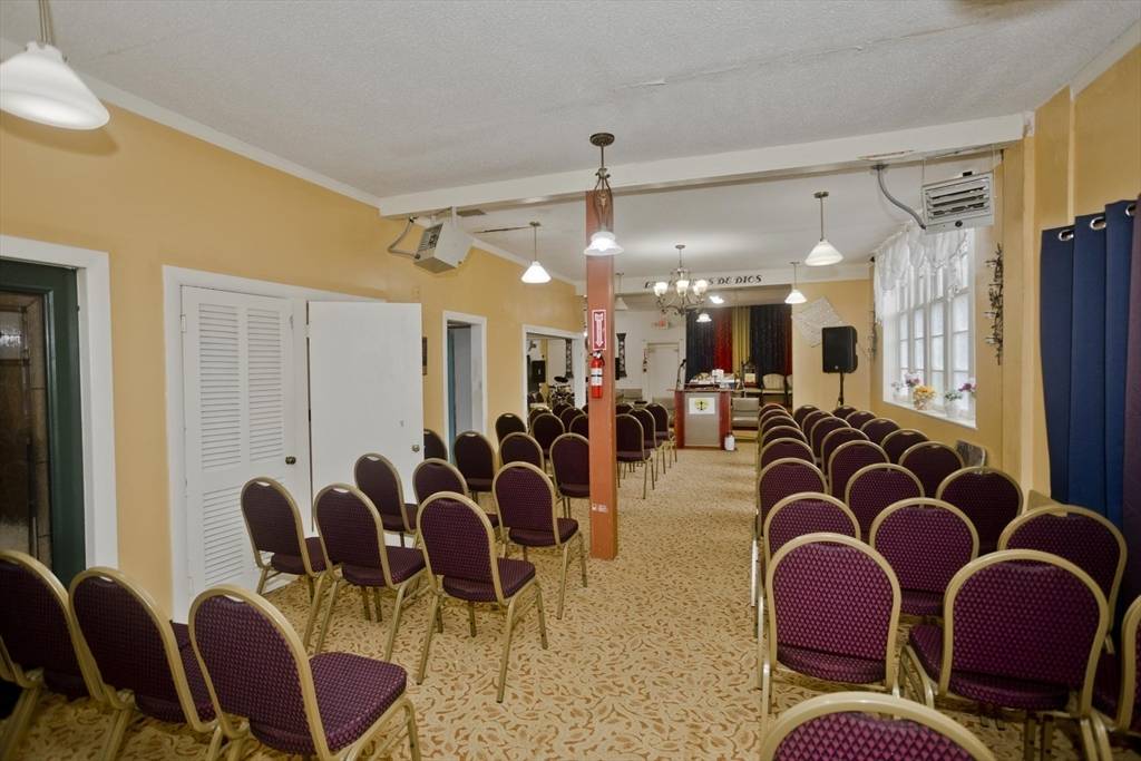 Holyoke, MA 01040,193 Elm St