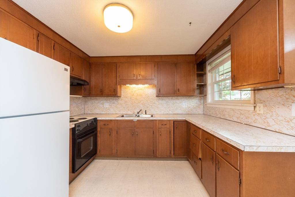 Clinton, MA 01510,18 Alexander #18