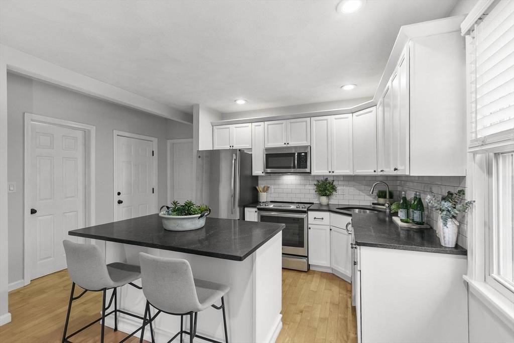 Swampscott, MA 01907,28 Claremont Ter #4