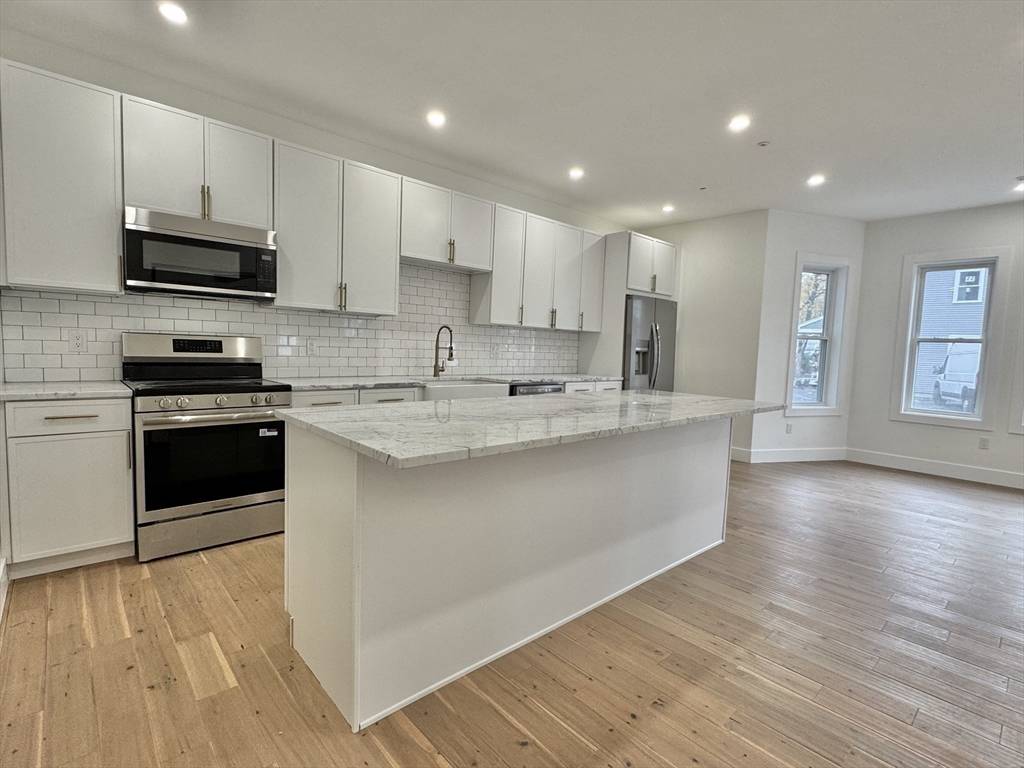 Medway, MA 02053,20 Broad St #4