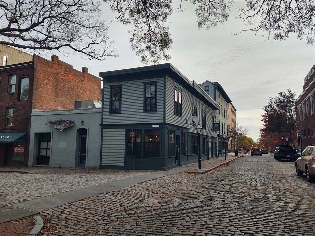 New Bedford, MA 02740,135-37 141 Union Street