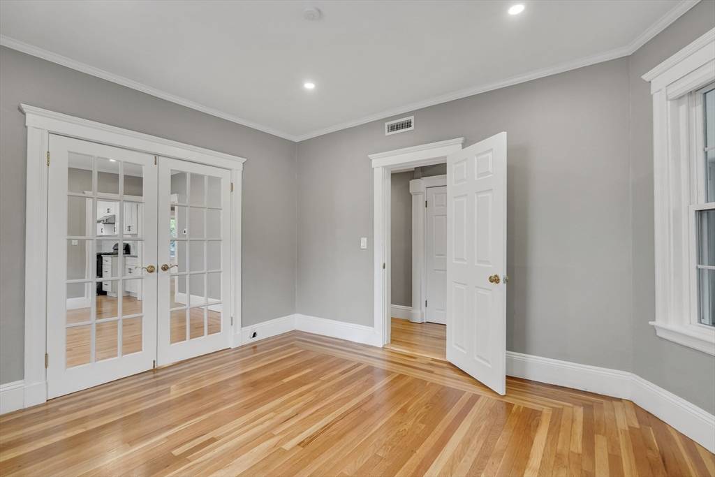 Brookline, MA 02467,701 Hammond St #1