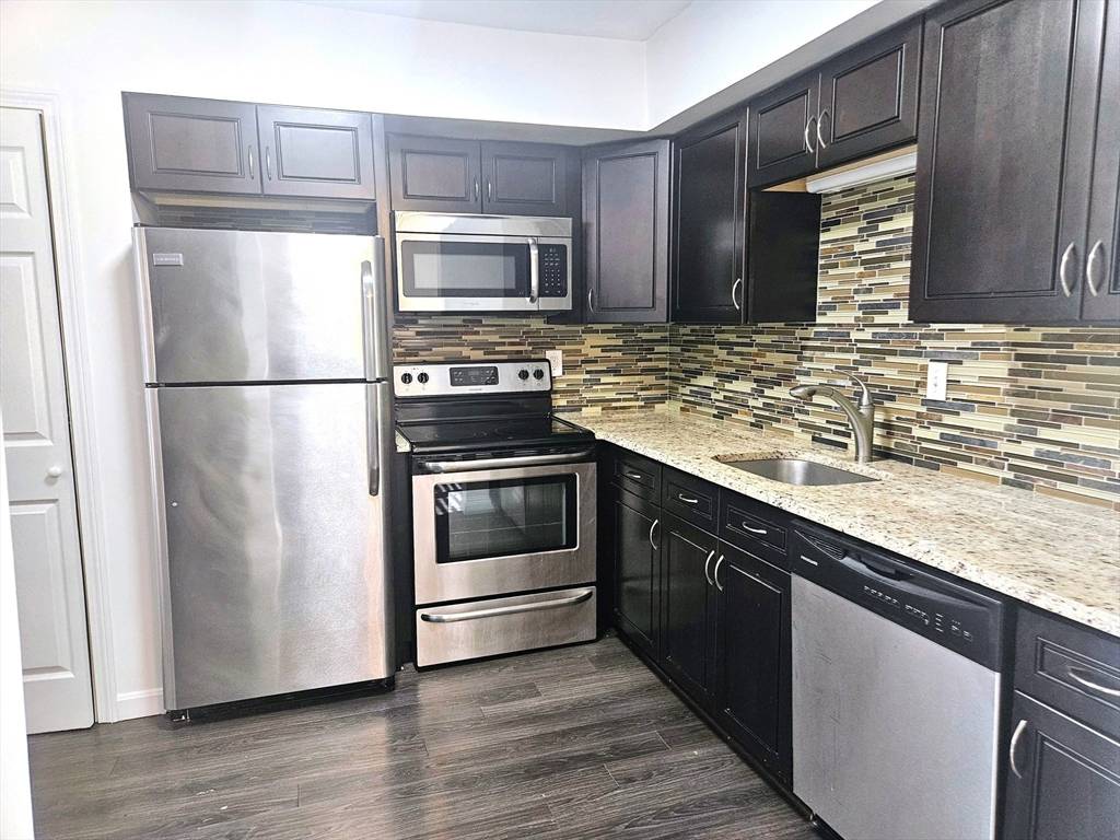 Burlington, MA 01803,26 Beacon Street #17F