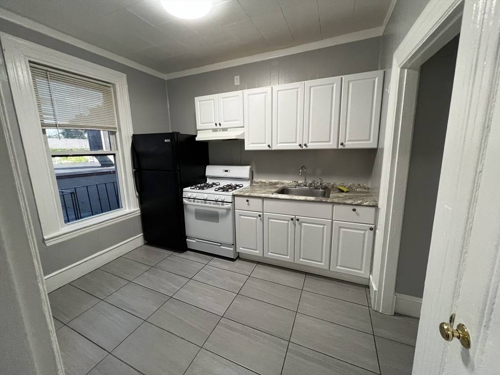 Framingham, MA 01702,64 Hollis #7