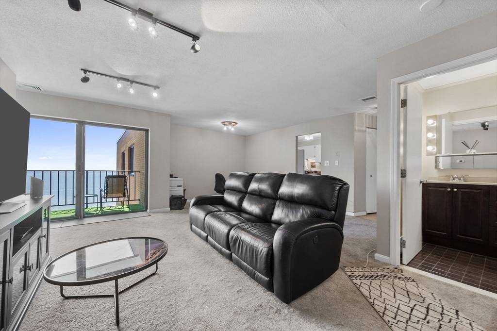 Lynn, MA 01902,295 Lynn Shore Dr #705