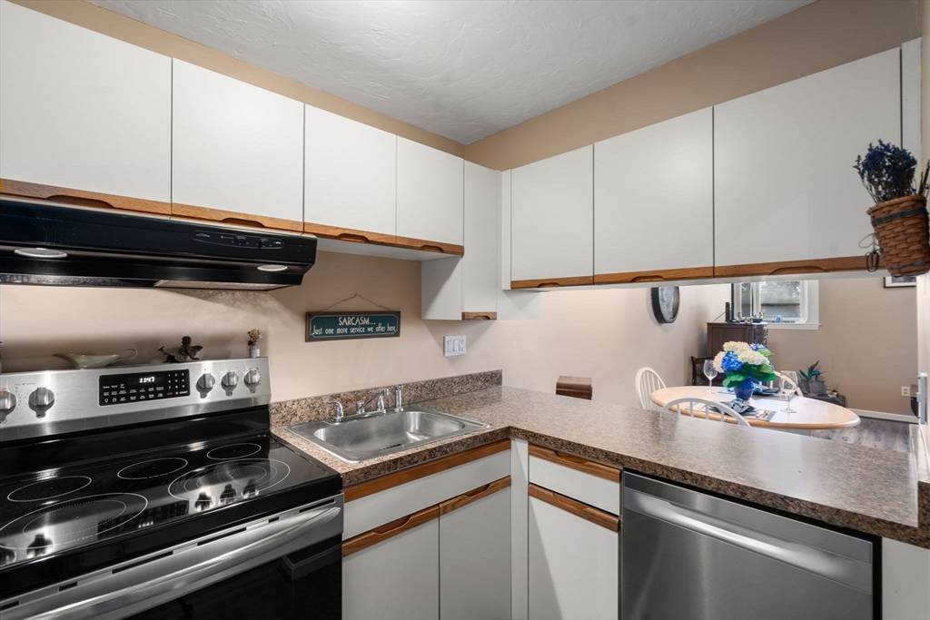 Medway, MA 02053,280 Village St #D2