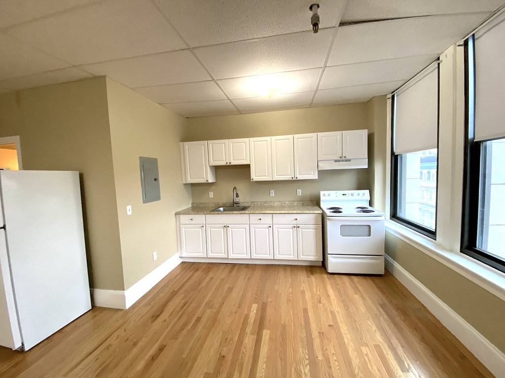 Lawrence, MA 01840,11 Lawrence St #606