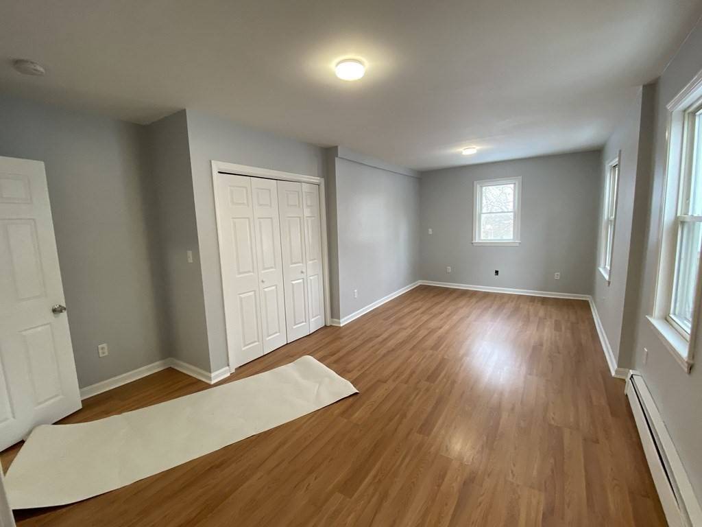 Clinton, MA 01510,9 Sanderson Pl #1