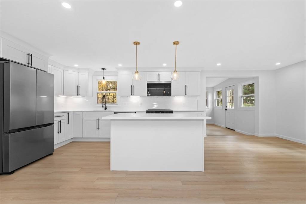 Bellingham, MA 02019,17 Susan Ln