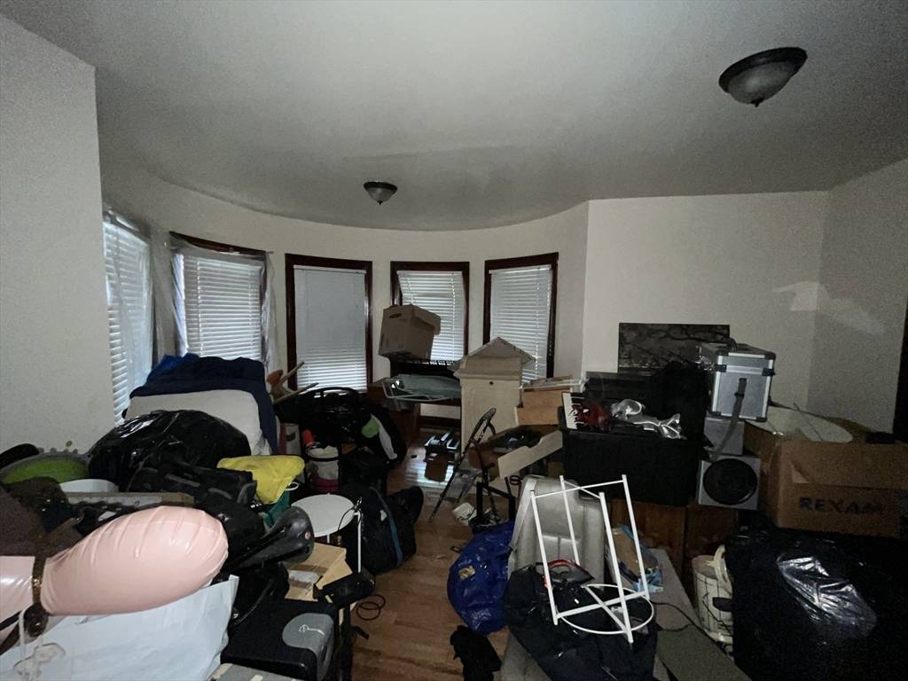 Holyoke, MA 01040,309 Walnut St