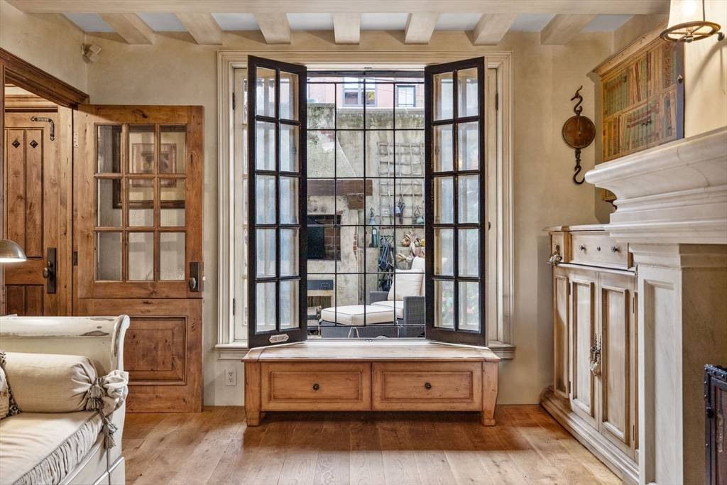 Boston, MA 02116,357-359 Beacon St #2