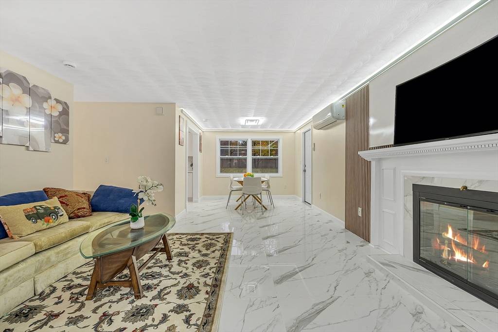 Chelmsford, MA 01824,9 Donna Rd