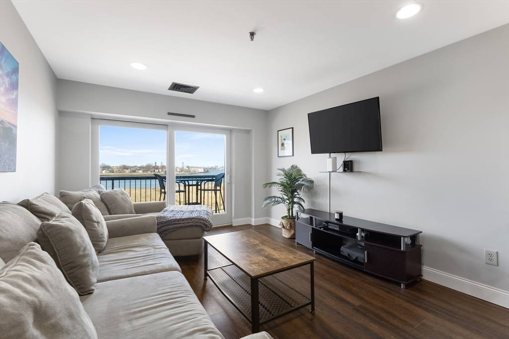 Quincy, MA 02171,133 Commander Shea Blvd #407