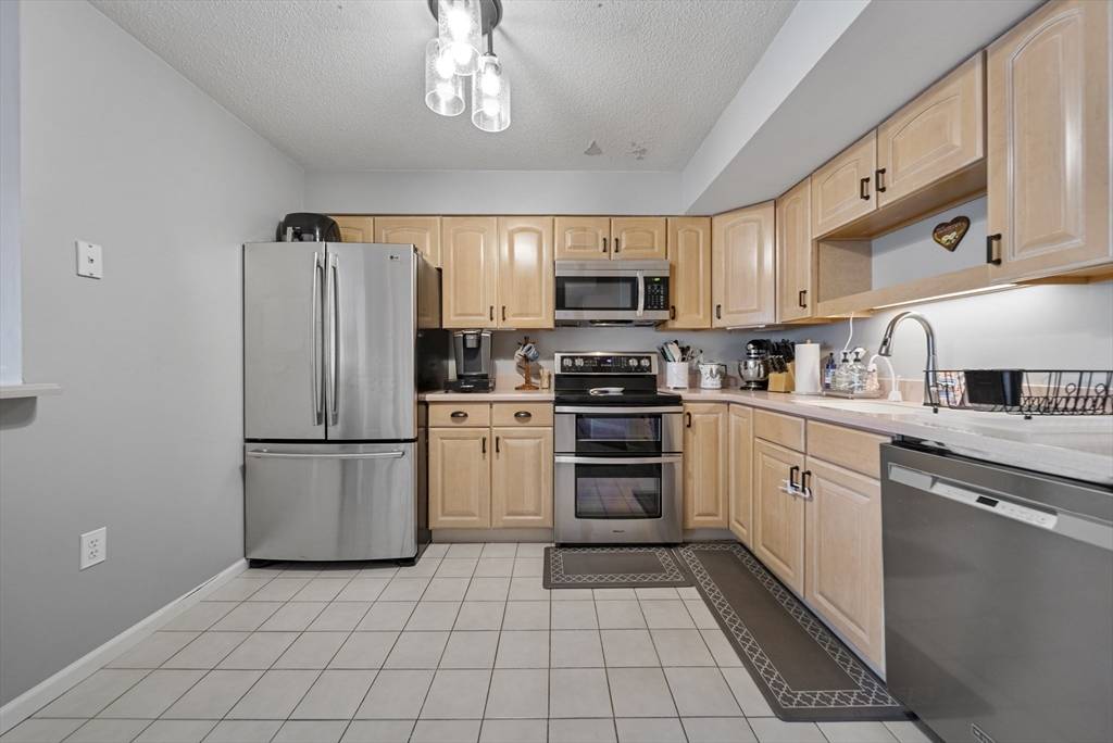 Salem, MA 01970,27 Weatherly Dr #27